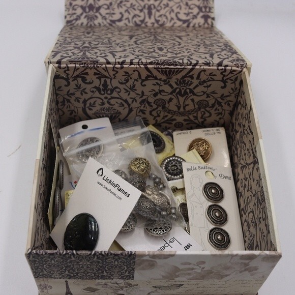 Huge Metallic Button Lot Hooks Clasps & Buttons - Picture 11 of 13